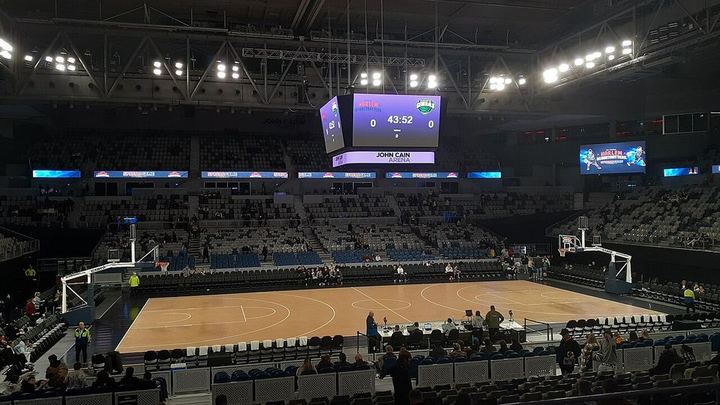 梅西抵达罗萨里奥，与家人共度数日后返回迈阿密国际（封面配图）